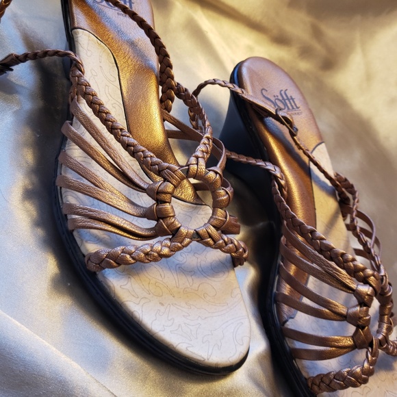 sandals - Picture 3 of 3